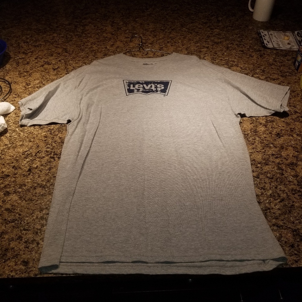 💎 Levi's tee